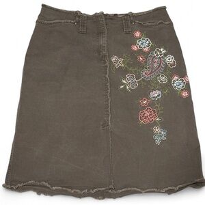 BANDOLINO Vintage Embroidered Frayed Skirt‎ Size 8 Brown Green 90’s Y2K Casual